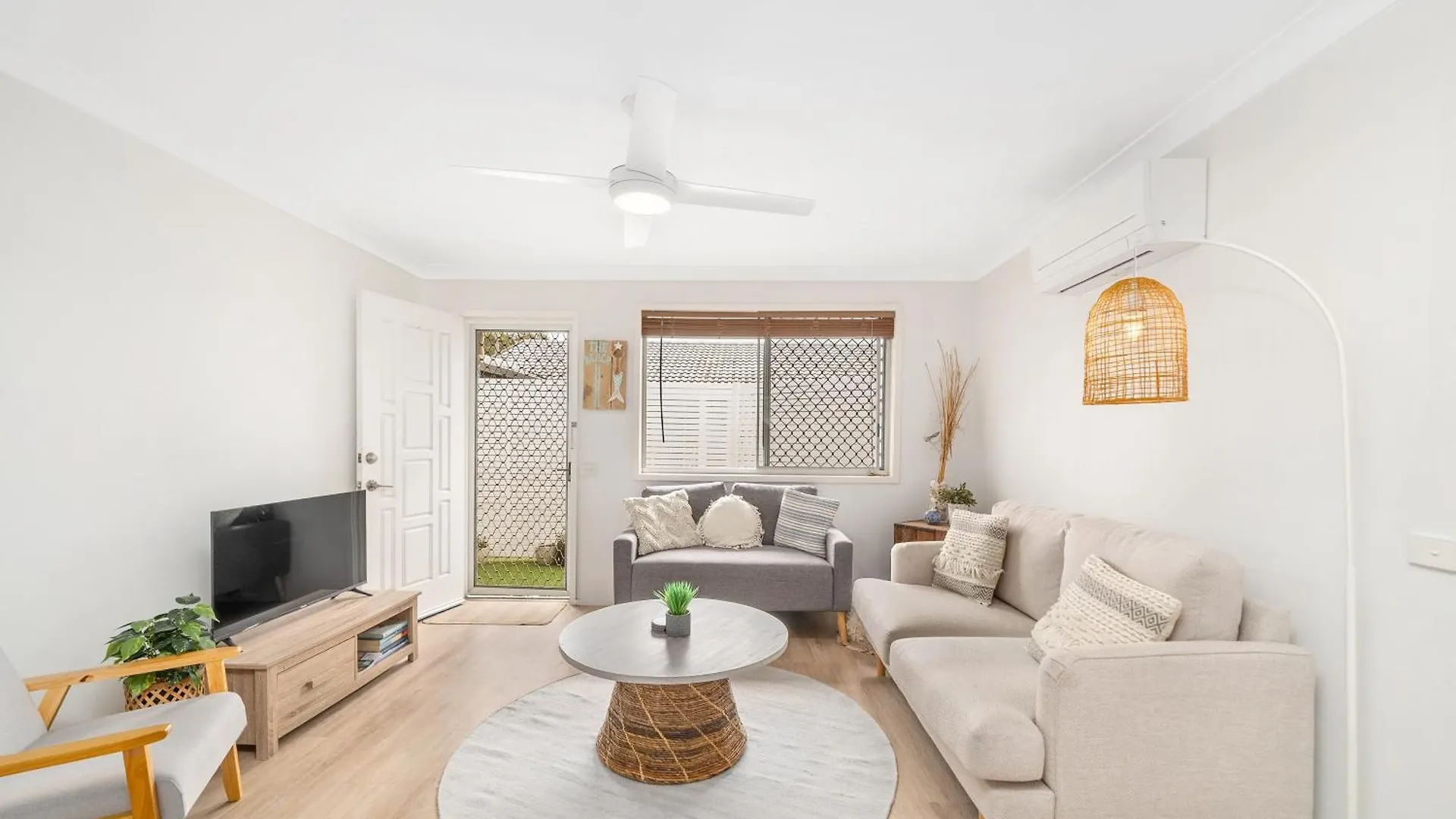 Apartment Salt-Air Serenity -Stylish 1-Bed Redcliffe