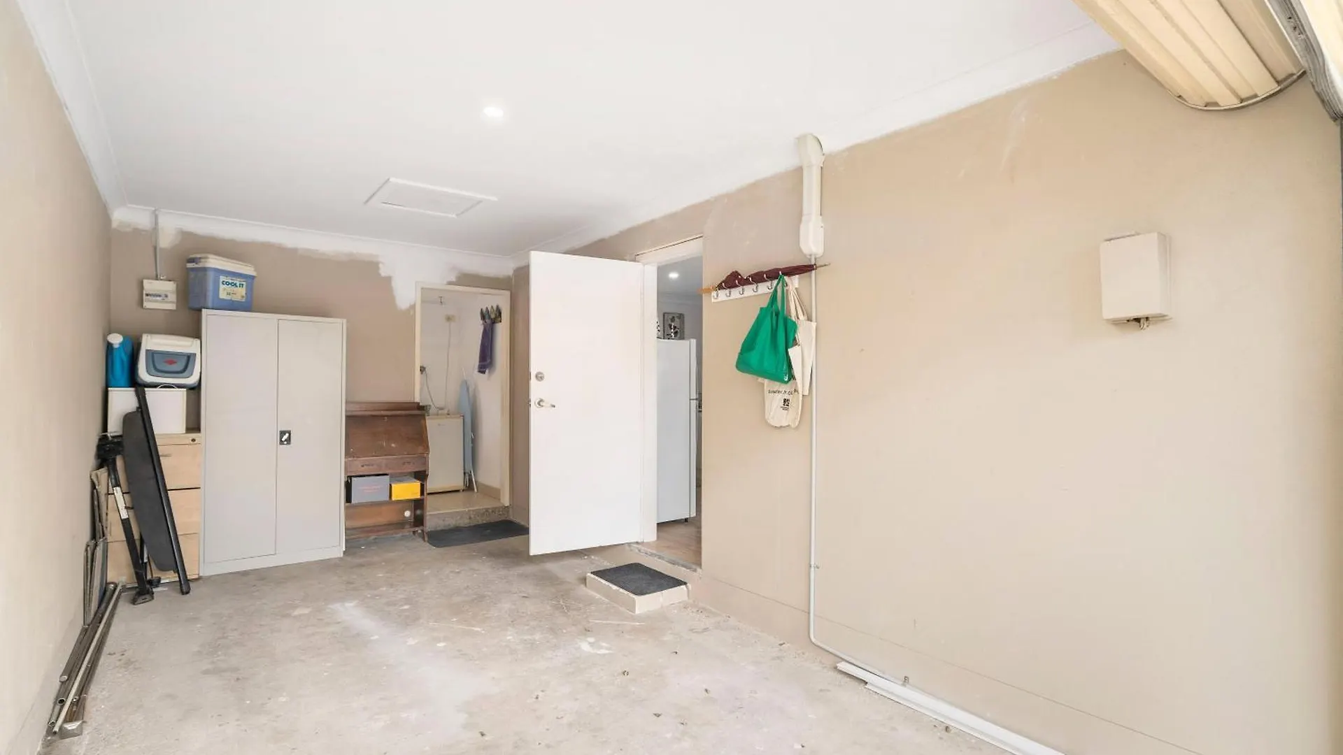 Salt-Air Serenity -Stylish 1-Bed Redcliffe 0*,