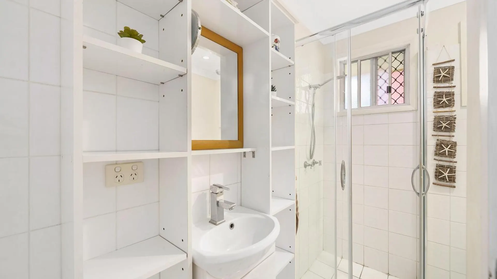 Apartment Salt-Air Serenity -Stylish 1-Bed Redcliffe
