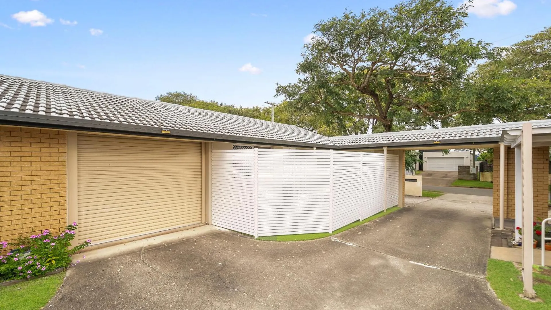 Salt-Air Serenity -Stylish 1-Bed Redcliffe Apartment